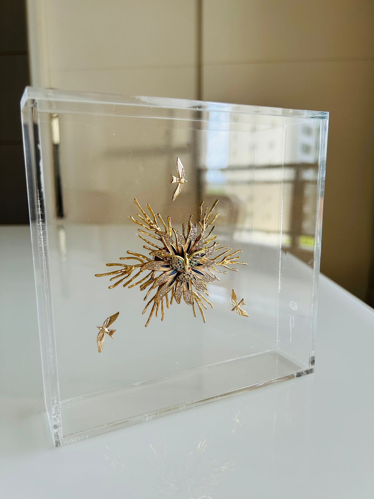 Escultura Espírito Santo com Caixa em Acrílico